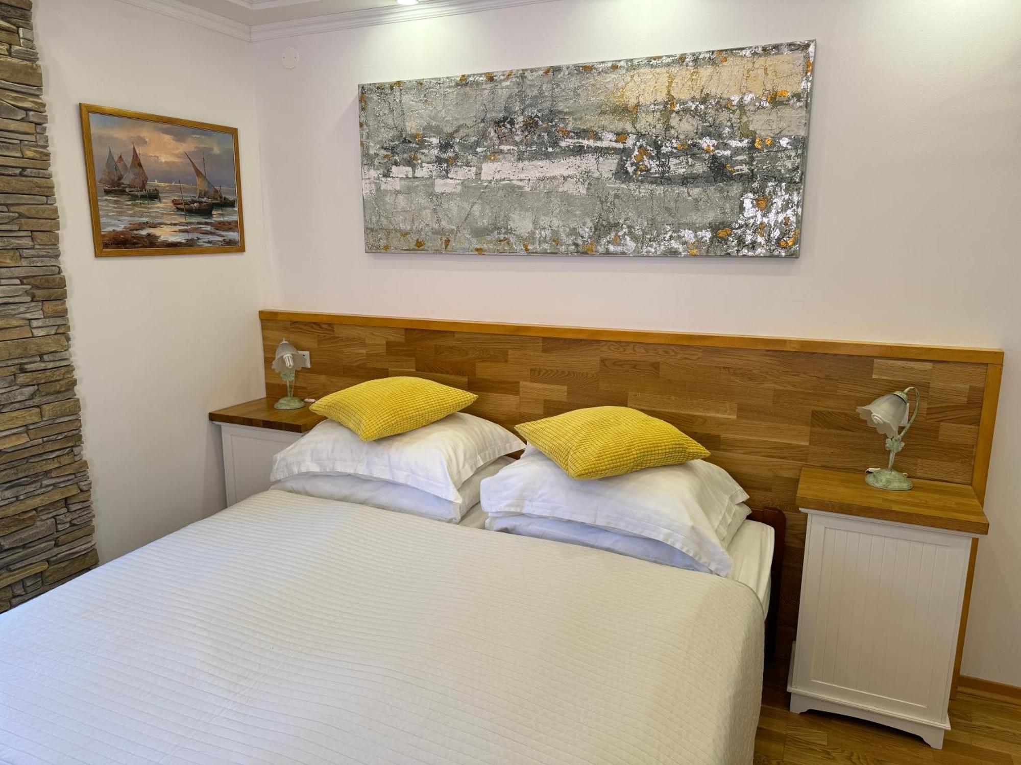 Lorena Guest house 3*